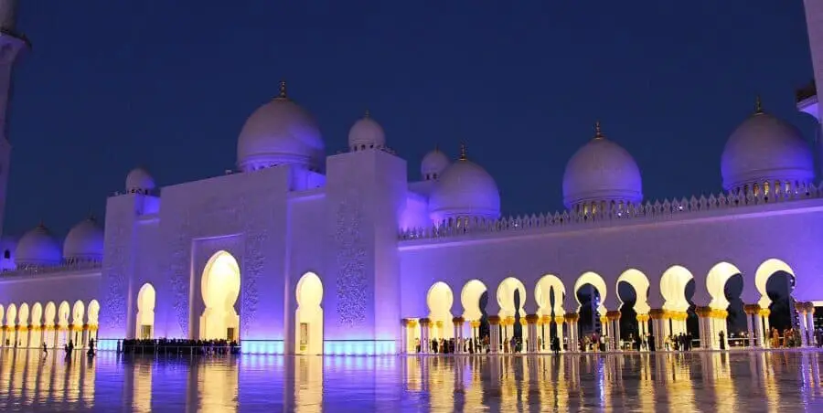 Travel tips for a day trip to Abu Dhabi from Dubai