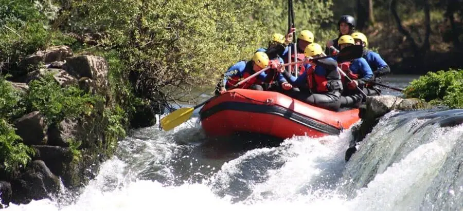 What is the best season for river rafting in Rishikesh?