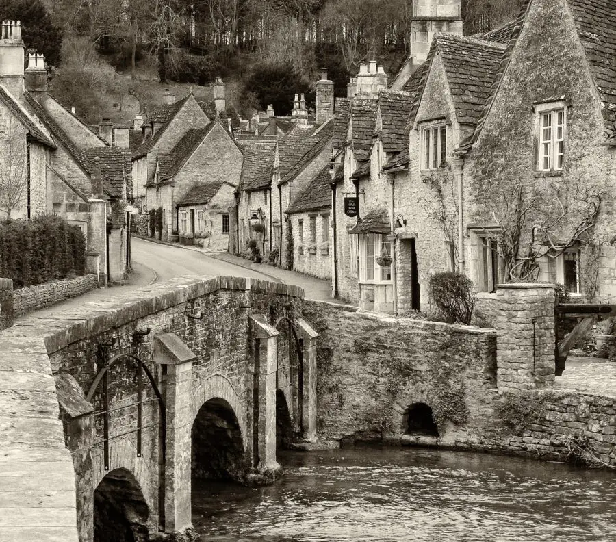 Castle Combe to London Distance